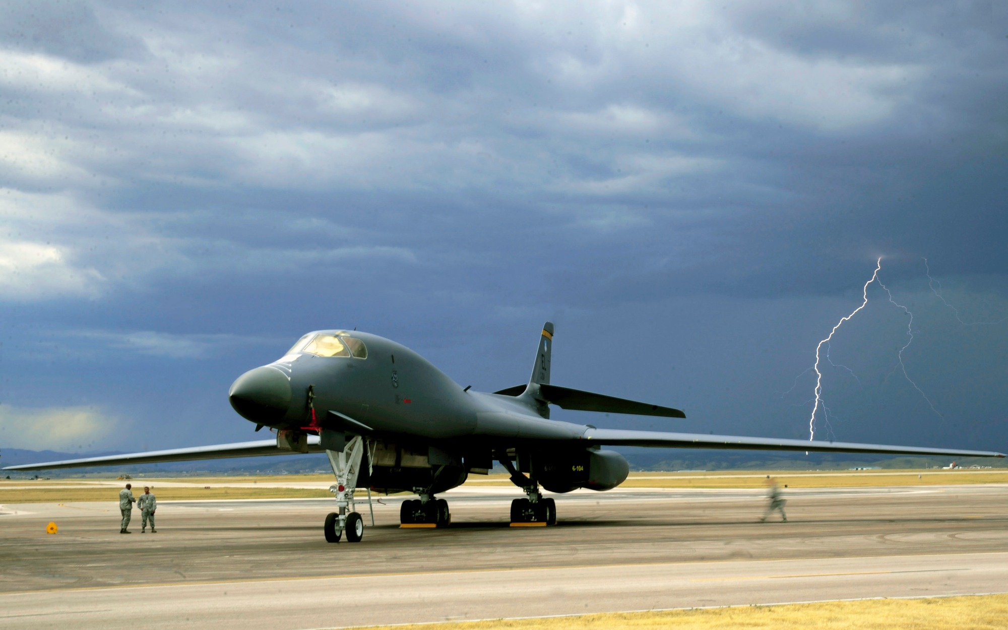 Fire In Its 'Belly': The B-1 Lancer Bomber Is Getting Supersize ...